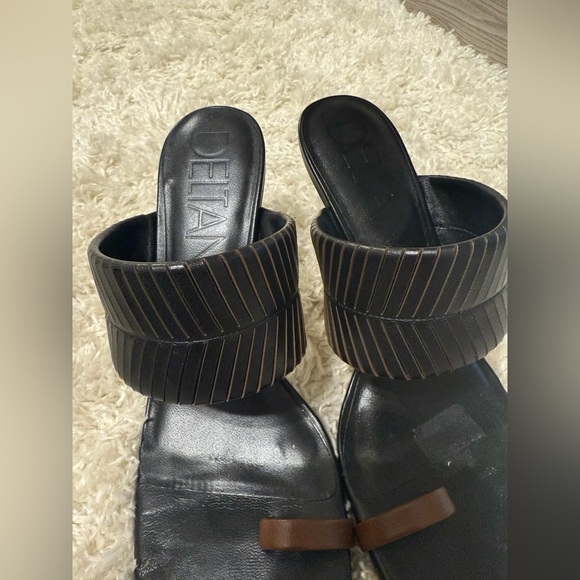 Deltan Women's Kelsea Leather Toe Loop Dress Sandals Black Size 10 M - Picture 2 of 16